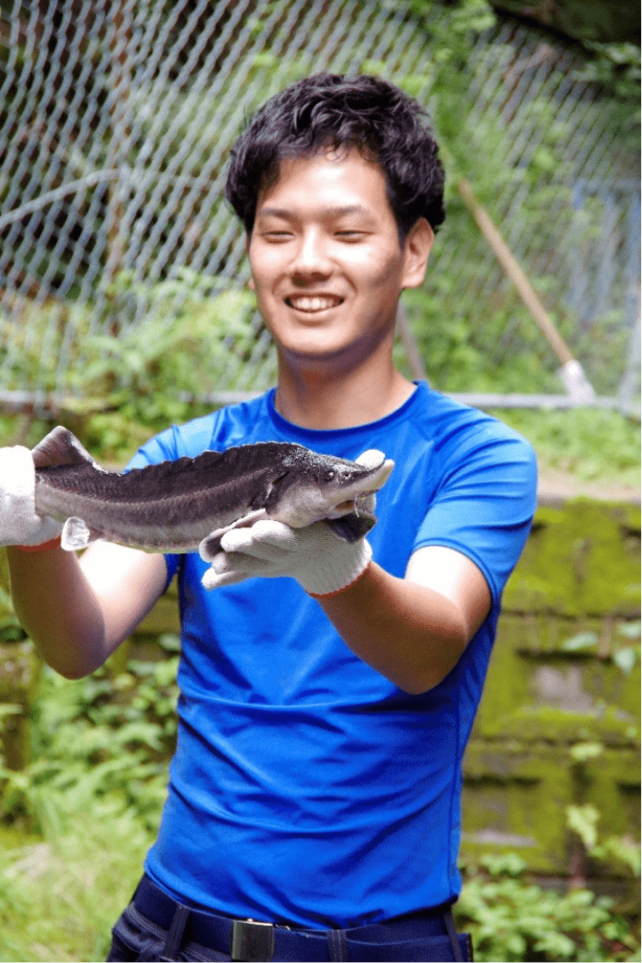 小早川さんとチョウザメの写真