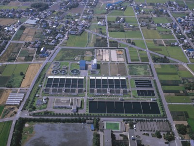 尾張西部浄水場の工業用水の施設を空から見た写真