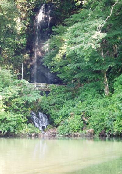 桐谷の不動滝対岸から