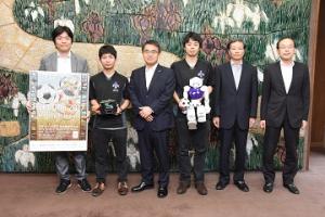 ロボカップ2017名古屋世界大会出場の愛知県立大学チームの知事表敬訪問