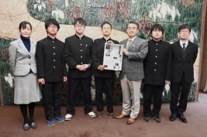 フィギュアスケートグランプリファイナルを取材した県立半田高校が知事を表敬訪問
