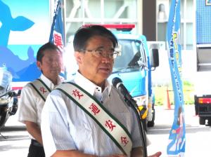 挨拶する知事