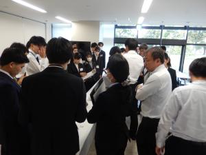 縄文時代から江戸時代までの土器・陶磁器を時代順に並び替えています。