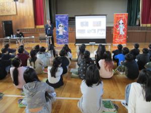 赤いバラの写真です。