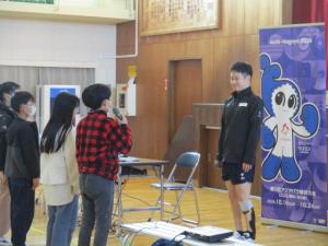 赤いバラの写真です。