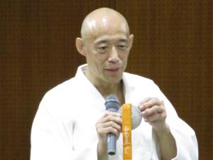 赤いバラの写真です。