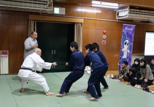 赤いバラの写真です。