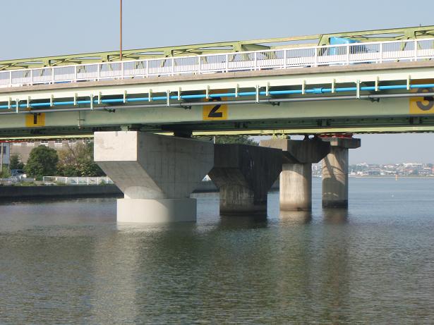 汐留橋　橋脚補強後の写真