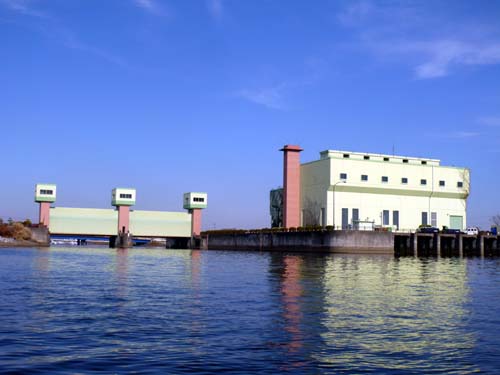 蟹江川排水機場写真