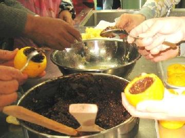 郷土料理「ゆべし」の調理の様子