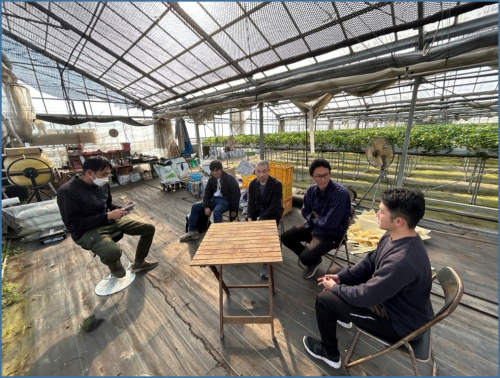 朱りファームで学ぶ青年農業士ら