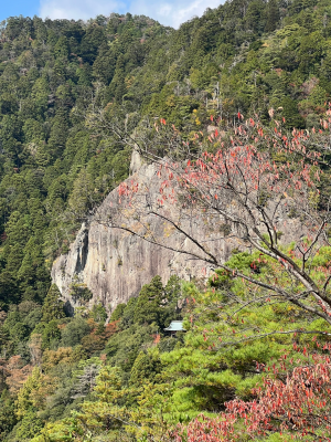 鳳来寺山の鏡岩