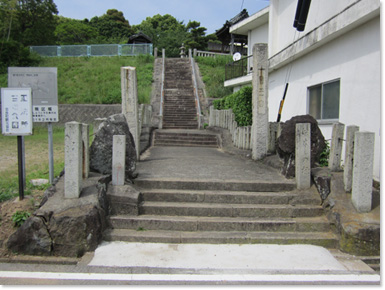 正法寺（しょうほうじ）（津なみの標、高潮標）