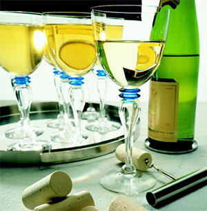ワインとワイングラスの写真