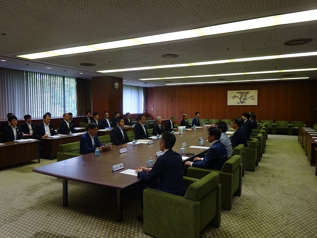 委員会審査風景１