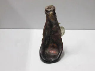 空襲により変形した瓶