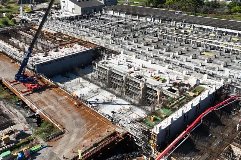 下水道が作成途中で工事中の写真