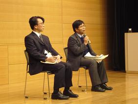 会場からの質問に答える昇名城大学都市情報学部教授（右）と稲沢関西学院大学専門職大学院教授