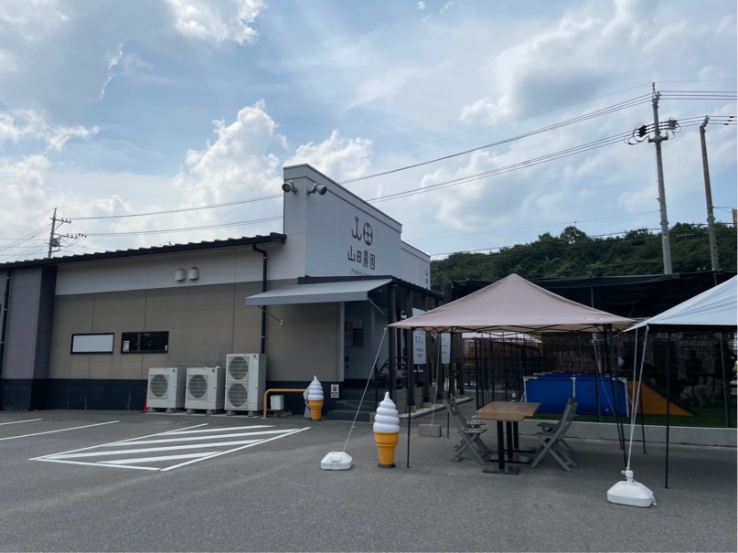 カフェの外観写真