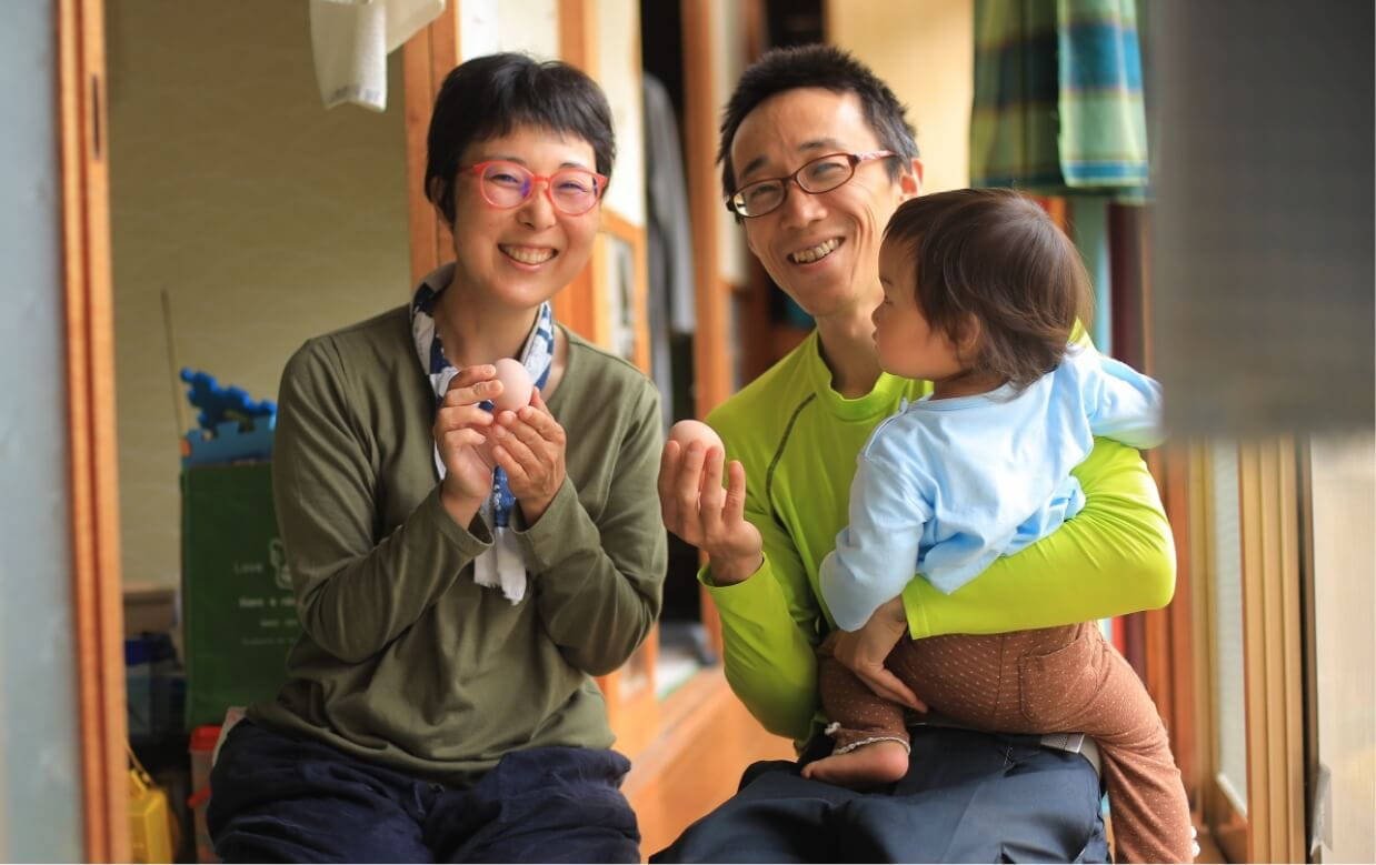 横江さんの家族3人の写真