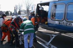 被災地上空からの情報収集、救助活動、救援物資・負傷者の搬送写真