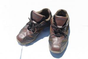 h29-12茶色運動靴