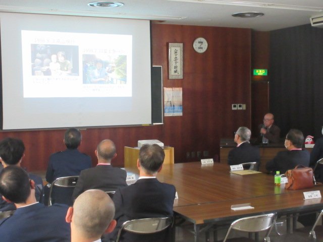 講演をする永谷講師