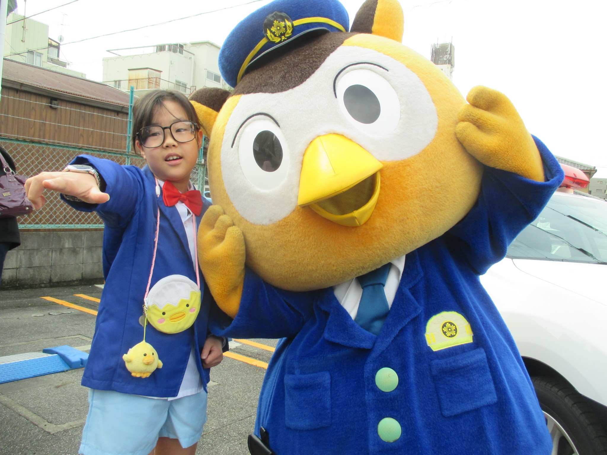 参加者と記念撮影するコノハけいぶ