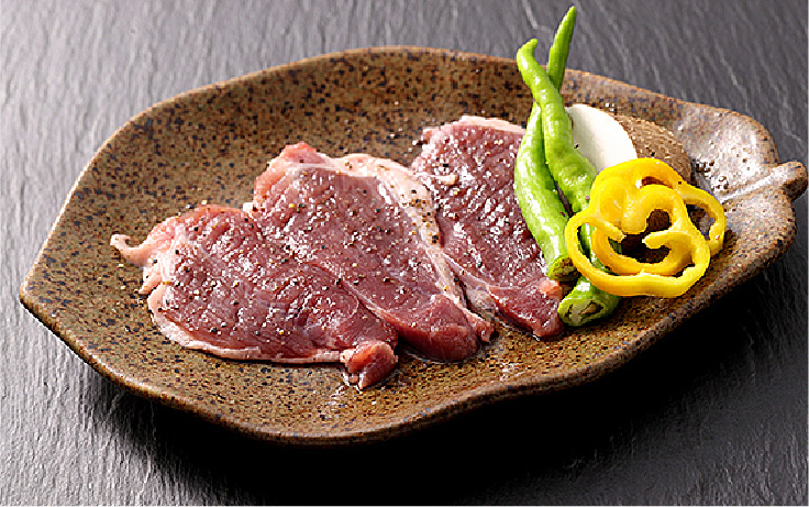 新鮮なジビエ肉と野菜