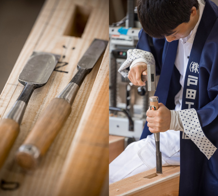 ノミで溝を作る職人さん