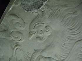 青磁鳳雲文花瓶型（部分）
