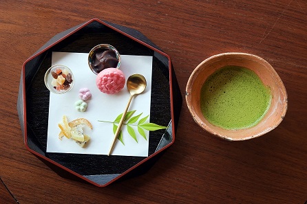 抹茶と季節の菓子プレート