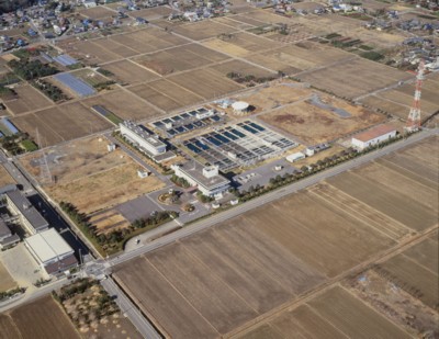 尾張西部浄水場の水道用水の施設を空から見た写真
