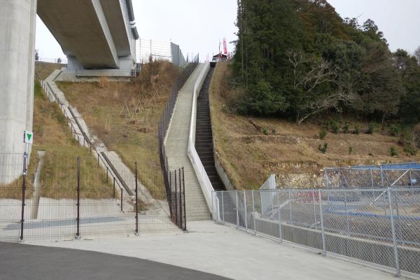 「歴史公園」へ通じる階段