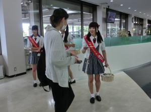 8月10日　あいち自動車学校での啓発の様子（名古屋市北区）