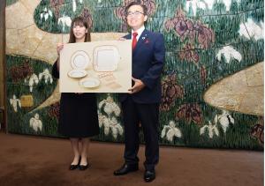 吉田沙保里さんに愛知県県民栄誉賞（記念品）を贈呈