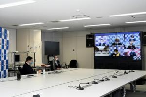 総理と7府県知事意見交換