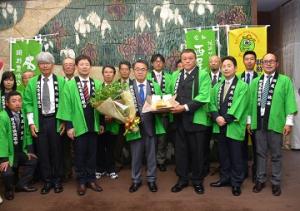 知事に「あいちの新茶」が贈呈されました