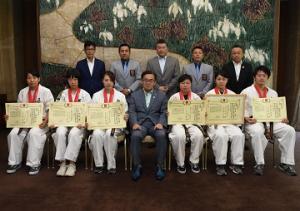 第５回全日本フルコンタクト空手道選手権大会入賞選手及び関係者の知事表敬訪問