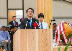 大村知事が全国植樹祭のシンボル「木製地球儀」を引き継ぎました
