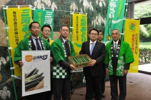「きゅうり」生産者が知事を訪問しました