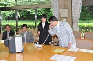 元安城市少年少女発明クラブ員の特許権取得の知事への報告