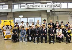 第３７回愛知県障害者技能競技大会金賞受賞者のみなさんと