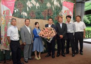 愛知県花き温室園芸組合連合会ばら部会のみなさんと