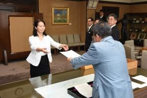 宮本副知事辞令交付式