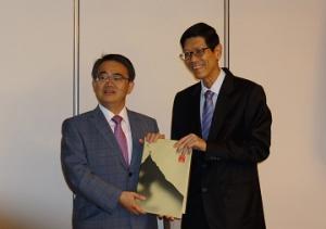 シンガポール国立大学総長と面談し研究交流セミナーを開催しました