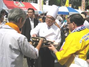 平成23年9月10日　知事がジビエをＰＲ！