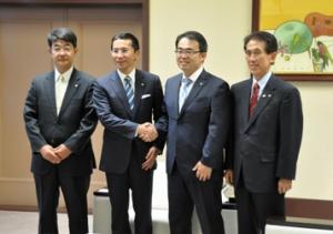 平成23年10月6日　コナミ株式会社の田中最高執行責任者が表敬訪問