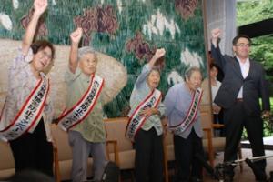 平成24年8月29日　ぎんさんの娘さん4姉妹への「あいち消費者被害防止キャンペーンガール」任命式