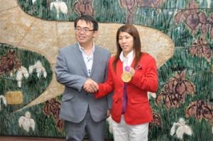 平成24年8月23日　ロンドンオリンピック金メダリスト吉田沙保里選手の表敬訪問